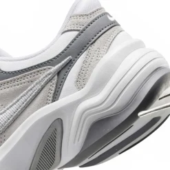 Nike AL8