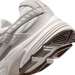 Nike Initiator