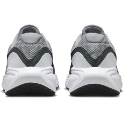Nike Revolution 8
