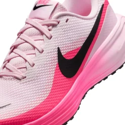 Nike Revolution 8