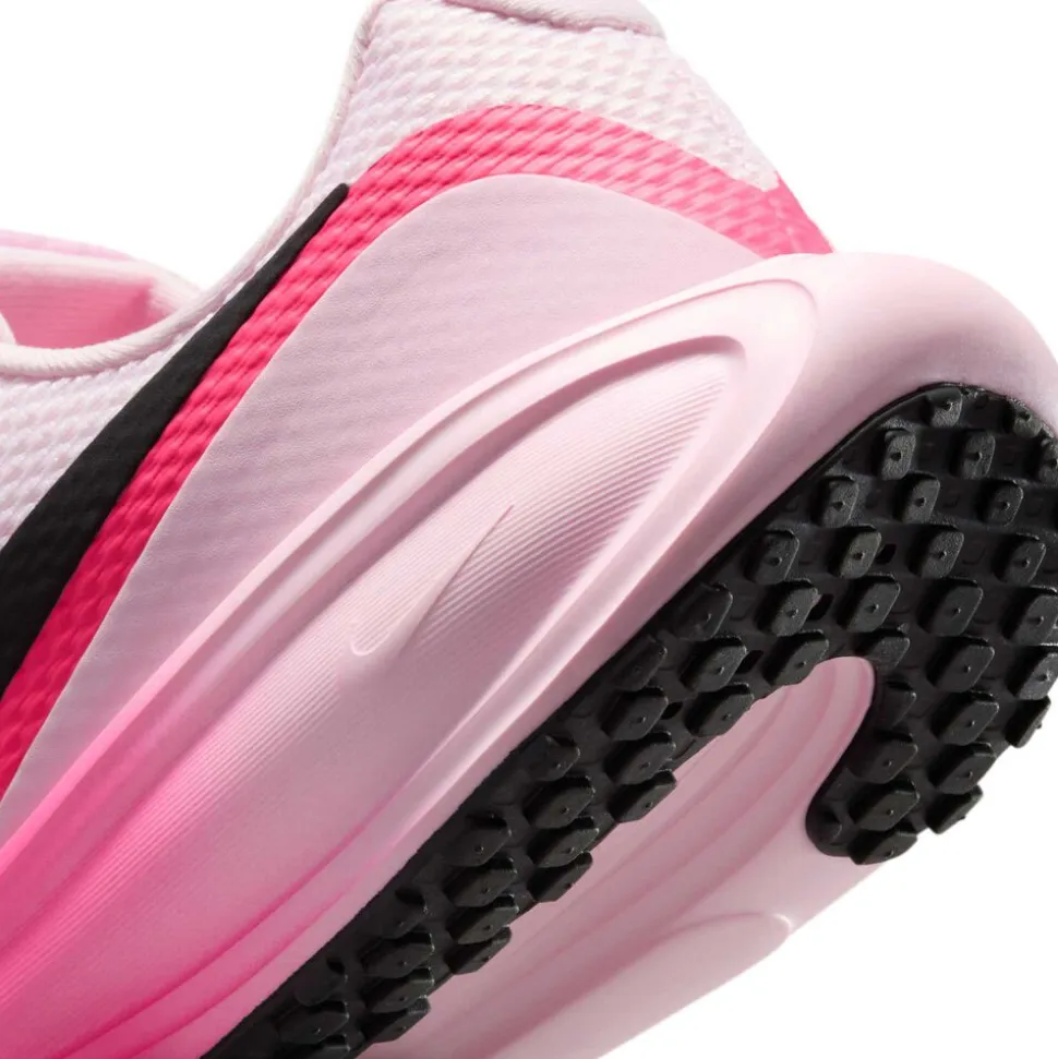 Nike Revolution 8