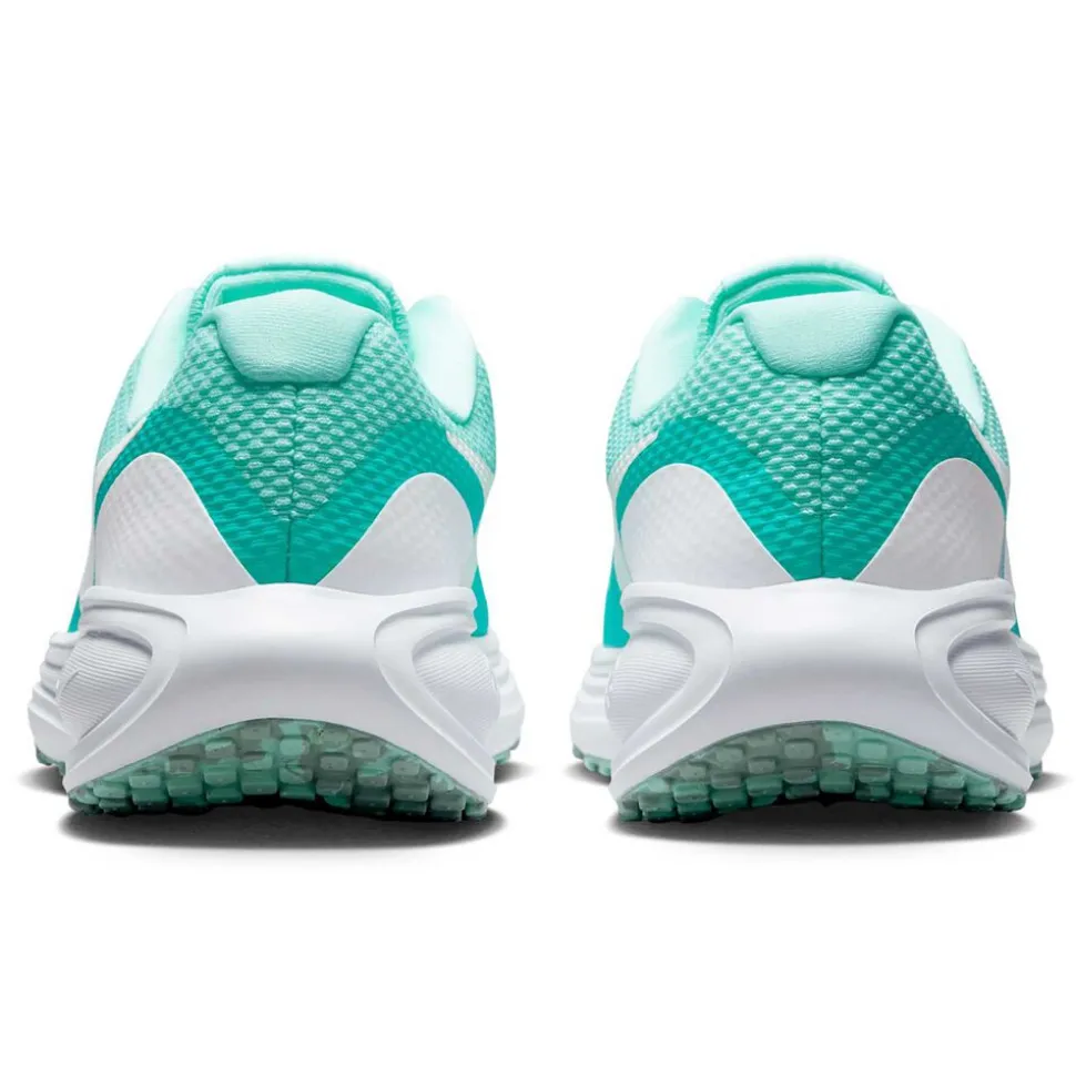 Nike Revolution 8
