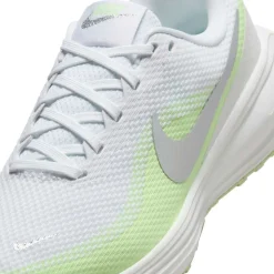 Nike Revolution 8