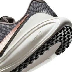 Nike Revolution 8