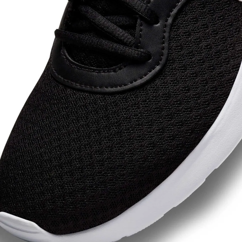 Nike Tanjun