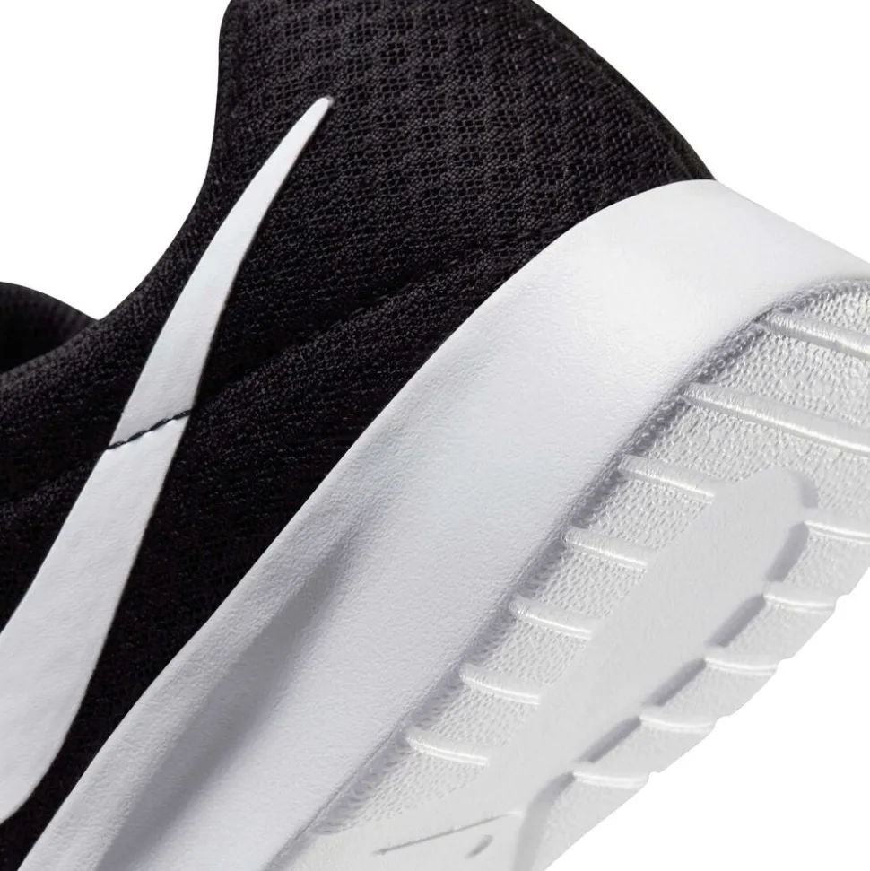 Nike Tanjun