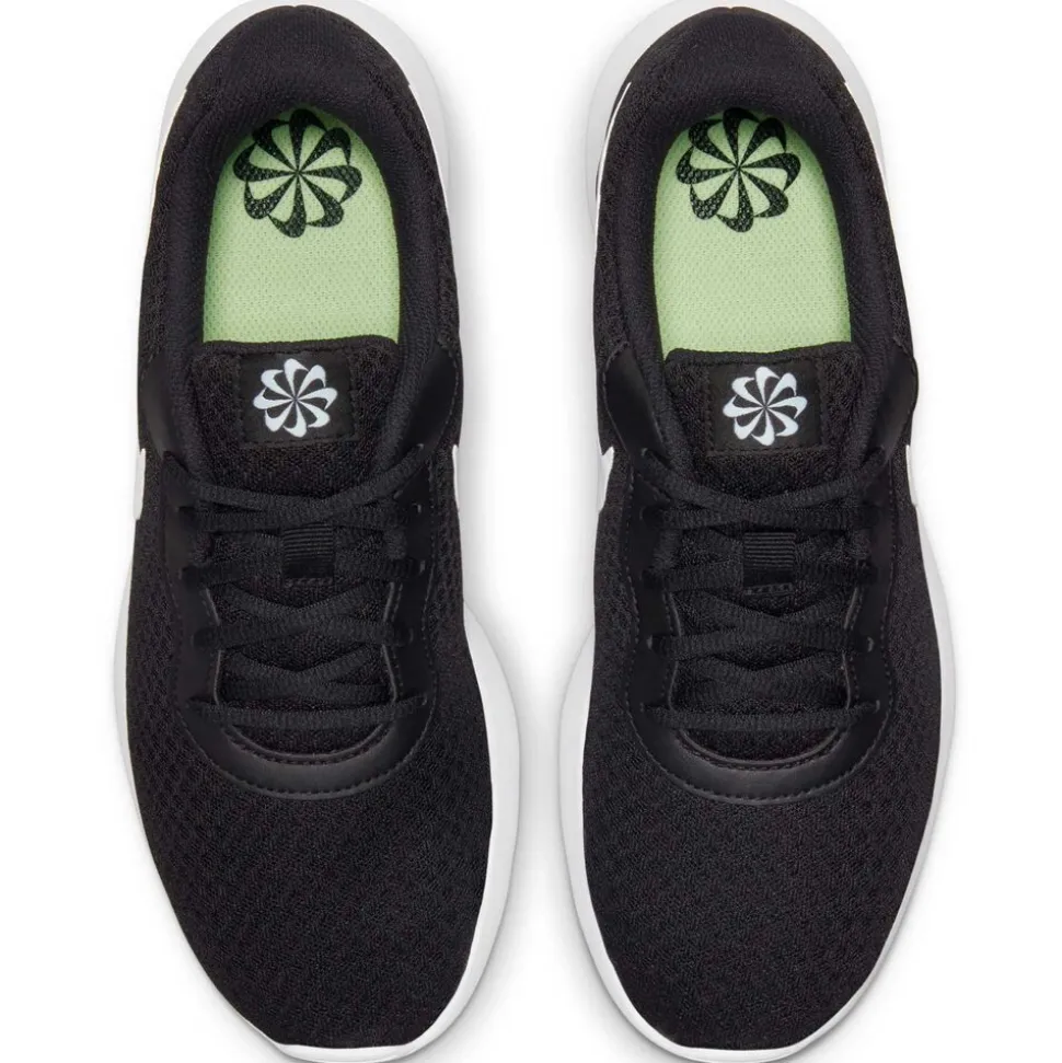 Nike Tanjun